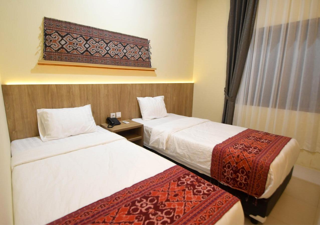 Pasola Hotel Waikelo Ngoại thất bức ảnh